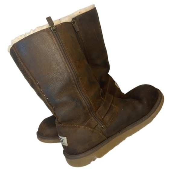 UGG AUSTRALIA KENSINGTON BROWN SHEEPSKIN LEATHER SIDE ZIP BUCKLE BOOTS, SIZE 5. - Picture 4 of 10